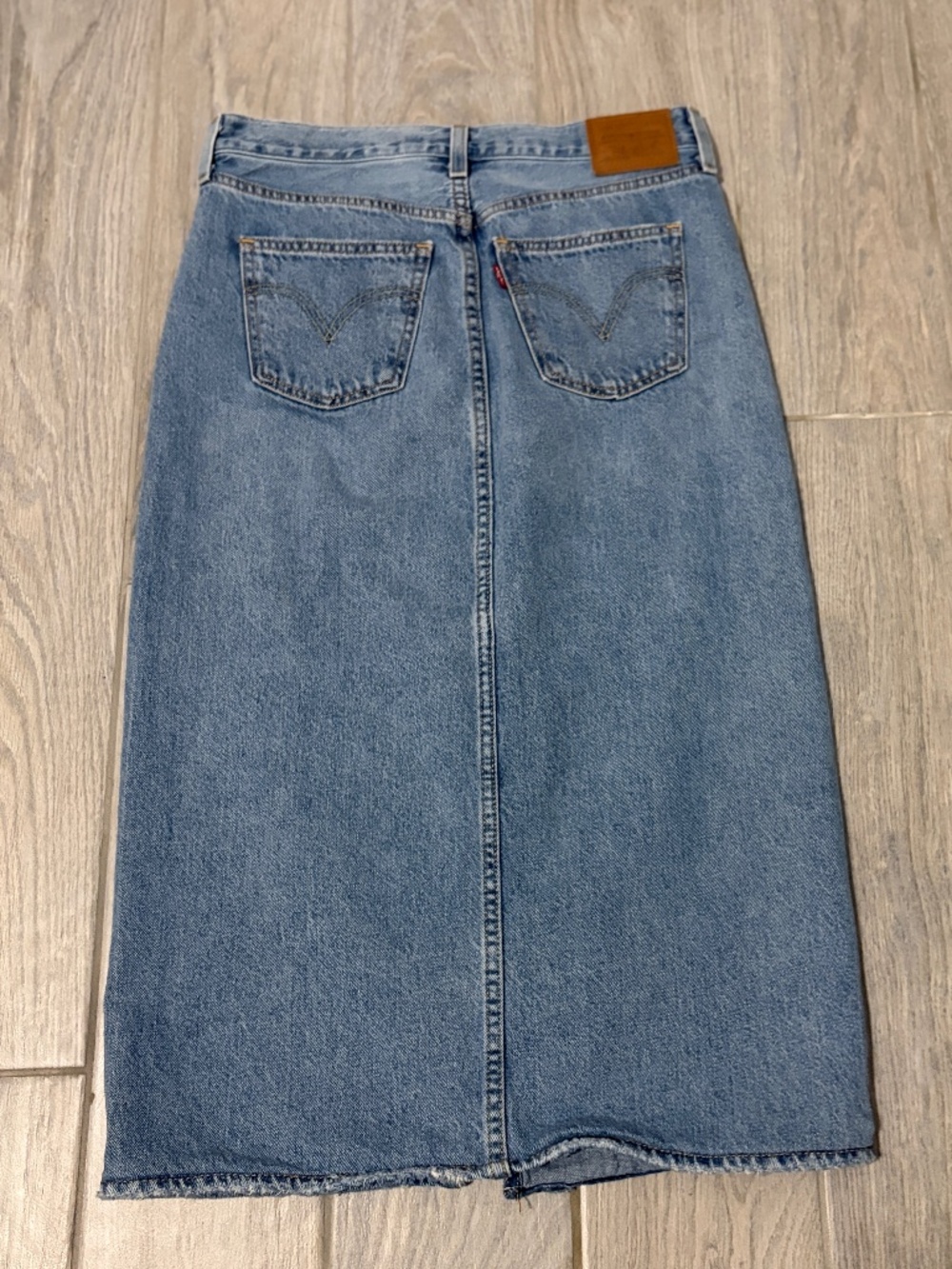 LIKE NEW! Women's Levi's Denim Maxi Jean Skirt - 27/SMALL